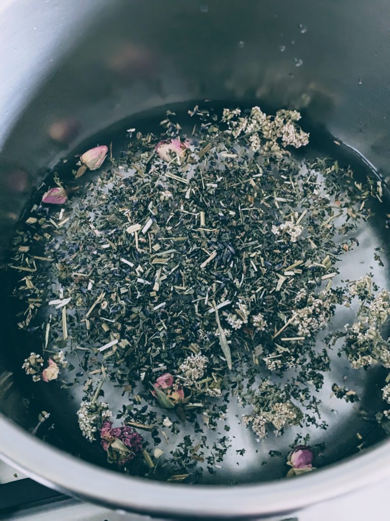 tisane pour le bain de vapeur du périnée